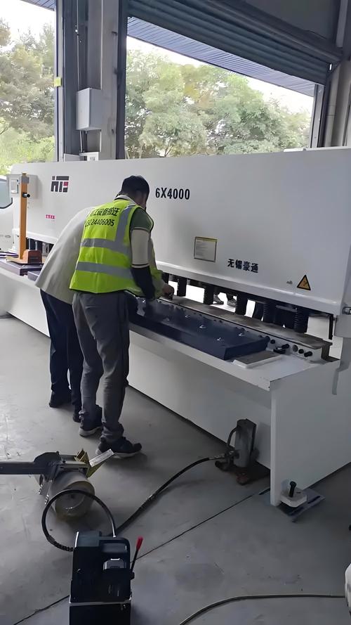 设备拆窗吊装 大型设备搬运的创新解决方案